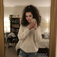 Femme cheveux bouclés